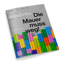 Magazin mit grauem Cover und dem Titel „brand eins“ oben links sowie dem groß gedruckten Schriftzug „Die Mauer muss weg!“ rechts. Darunter der Untertitel „Modular denken“. Im unteren Drittel sind bunte, aneinandergereihte Kunststoffbausteine in Grün, Blau, Gelb, Orange, Pink und Violett in verschiedenen Höhen abgebildet. Das Heft liegt leicht schräg auf weißem Hintergrund.