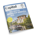 Magazintitel „Capital“ Ausgabe 05/2025 mit blau-weißem Coverdesign, Haupttitel „Der große Immobilien-Kompass 2025“, Unterzeile zu Miet- und Kaufpreisen in deutschen Metropolen, gelber Kreis mit Hinweis „Trump-Crash“, im Hintergrund Foto einer weißen Villa mit rotem Ziegelgesims an einem Kanal, davor Ausflugsschiff und grüne Bäume unter blauem Himmel.