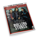 Titelblatt des Magazins „Rolling Stone“ mit drei älteren, lachenden Männern vor türkisfarbenem Hintergrund; mittig große weiße Schrift „Mick Jagger über die Lage der Welt und die Zukunft der Rolling Stones – Das Interview“. Oben rotes Magazinlogo „Rolling Stone“, darüber weiße Textzeile mit „Olivia Dean • Deep Purple • Beth Orton“. Linke Spalte mit weiteren Artikeln: „Taylor Swift“, „Mary in the Junkyard“, „Laura Nyro“. Magazin mit rotem Rahmen.
