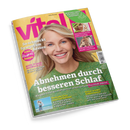 Titelblatt der Zeitschrift „vital“, Ausgabe April/Mai 2024, mit einer lächelnden weiblich gelesenen Person in grünem Strickpullover vor gelbem Hintergrund. Hauptüberschrift: „Abnehmen durch besseren Schlaf“. Weitere Textelemente: „So schmeckt Spargel am besten“, „Echte Heimatrezepte“, „Sonnenschutz für jeden Hauttyp“, „ADHS, Trauma, Autismus & Co.“, „Heilsame Orte zum Durchatmen“ und „Schon wieder Sodbrennen?“.