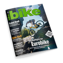 Schräg fotografiertes Cover des Fahrradmagazins „bike“ mit großem grünem Schriftzug. Eine männliche Person fährt ein gelbes Mountainbike über felsiges Gelände; sichtbare Texte: „Gabel-Duell“, „RockShox ZEB gegen Fox 38 im Hardcore-Test“, „Canyon gegen YT und Radon“, „Kids-Stuff“, „Bikepacking“, „Die Highlights der Eurobike“ und „TARIERA“.