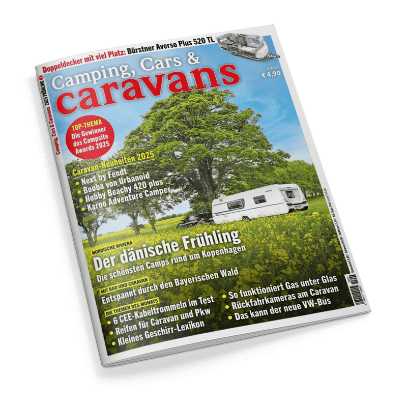 Cover des Magazins Camping, Cars & caravans mit Wohnwagen und Auto auf einem gelben Feld. Hauptschlagzeile: Der dänische Frühling.