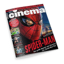 Schräg auf schwarzem Hintergrund liegendes, glänzendes „cinema“-Filmmagazin mit rotem Spider-Man-Motiv und großem Titel „SPIDER-MAN“. Sichtbare Texte: „EXKLUSIVE: Die coolsten Film-Locations in NEW YORK“, „IM CHECK! 30 Kinofilme, 23 Streaming-Hits im August“, „PLUS Tom Holland und Zendaya über den Dreh“, „TOY STORY 5“ und „MURDER MYSTERY“.