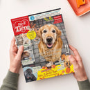 Von zwei Händen gehaltene Zeitschrift „Ein Herz für Tiere“ auf weißem Tisch, mit goldenem Hund, Katzen, Wellensittichen, Pferd, Gorillas und weiteren Tieren auf dem Titel. Sichtbare Texte: „Haustier-Ratgeber – Gesund und fit durch den Herbst“, „Graue Schnauze, goldenes Herz“, „Herbst-Spezial“ und „Deko & Bastel-Tipps“; oben das Logo „Deutscher Tierschutzbund“.