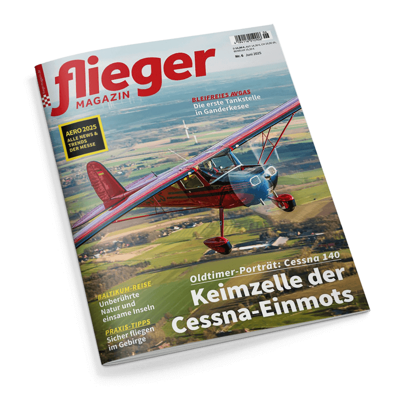 Flieger Magazin Cover Juni 2025: Rotes Oldtimer-Flugzeug vom Typ Cessna 140 fliegt über grüne Landschaft. Titelthema: Keimzelle der Cessna-Einmots.