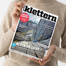 Weibliche Person im beigen Strickpullover hält ein schräg ausgerichtetes Magazin mit weißem Rand. Das Cover „Klettern“ zeigt eine felsige Berglandschaft mit kletternder Person und trägt die Texte „Abenteuer | Lifestyle | Sport“, „Körper-Spannung“, „Altmühltal Update“, „Hotspot im Himalaja“ und „Alpen Deluxe“.