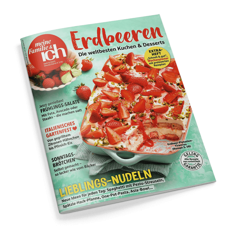 Cover von meine Familie & ich Magazin, mit einem Erdbeer-Pistazien-Tiramisu und der Schlagzeile Erdbeeren: Die weltbesten Kuchen & Desserts.
