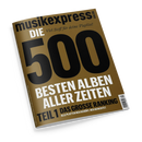 Schräg dargestelltes Magazin mit goldbraunem Cover, schwarzer und weißer Typografie sowie sichtbaren Papierseiten am unteren Rand. Aufdrucke: „musikexpress“, „DIE“, „Viel Stoff für deine Playlist!“, „500 BESTEN ALBEN ALLER ZEITEN“, „TEIL 1“, „DAS GROSSRANKING“ und „ALLE PLATTEN NEU GEHÖRT, NEU BEWERTET“; rechts unten befindet sich ein Barcode.
