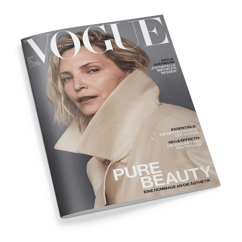 Vogue Deutsch Cover mit Nadja Auermann in hellem Ledermantel und der Schlagzeile Pure Beauty.
